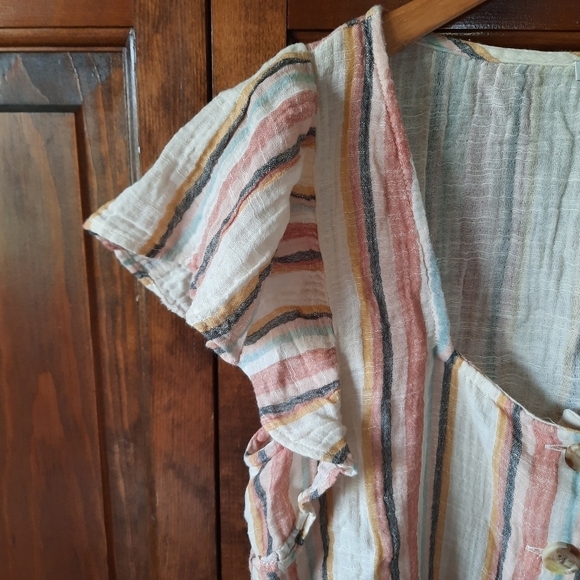 NWT American Eagle 100% cotton striped ruffle sleeve cropped button front shirt - Picture 3 of 10